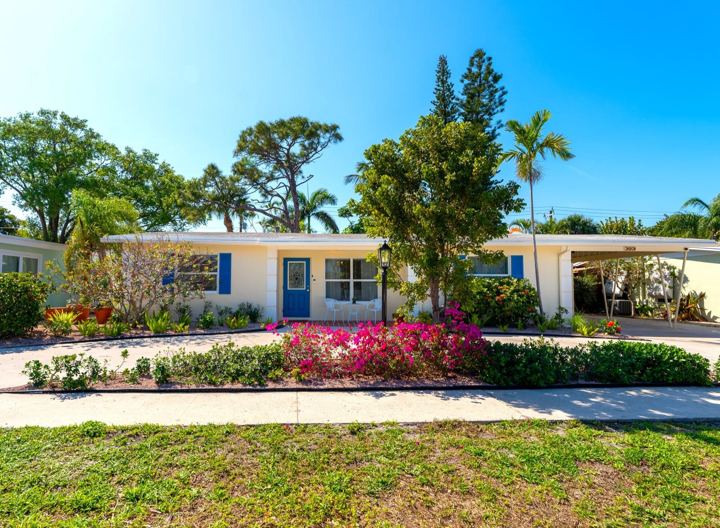 Lantana - Full remodel, decoration & landscaping, photo 1